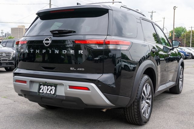 2023 Nissan Pathfinder SL photo 3