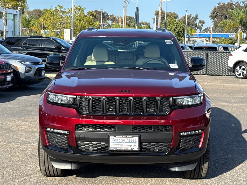 2025 Jeep Grand Cherokee Limited photo 3