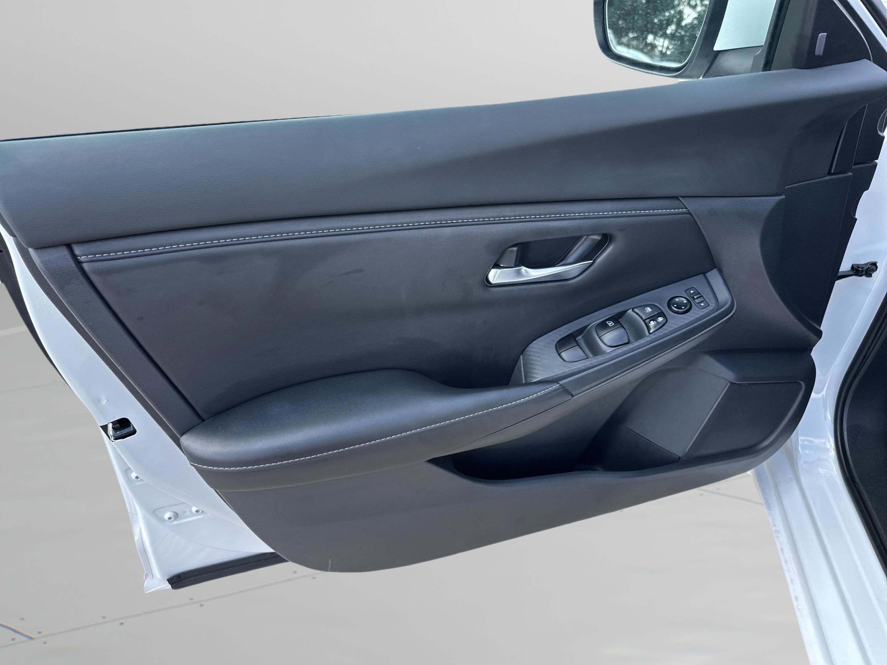 2023 Nissan Sentra SV photo 9