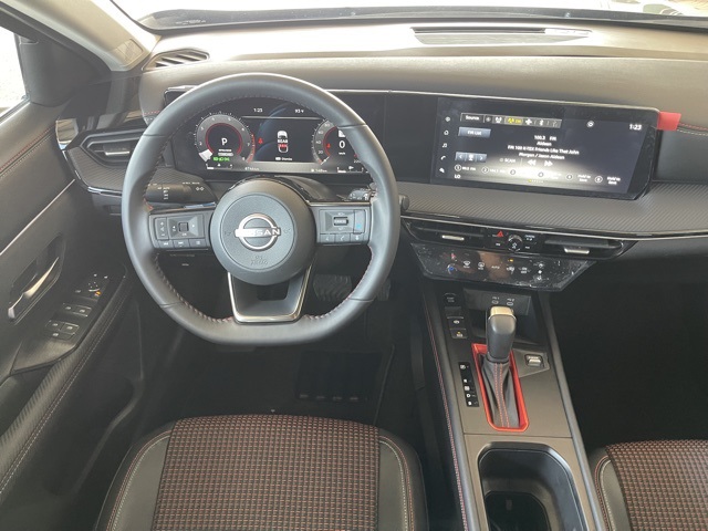 2025 Nissan Kicks SR photo 10