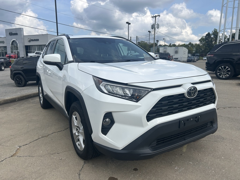 2019 Toyota RAV4 XLE photo 4