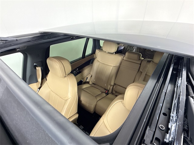 2025 Land Rover Range Rover SE photo 11