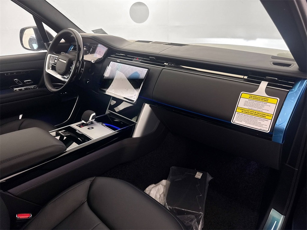 2025 Land Rover Range Rover SE photo 24