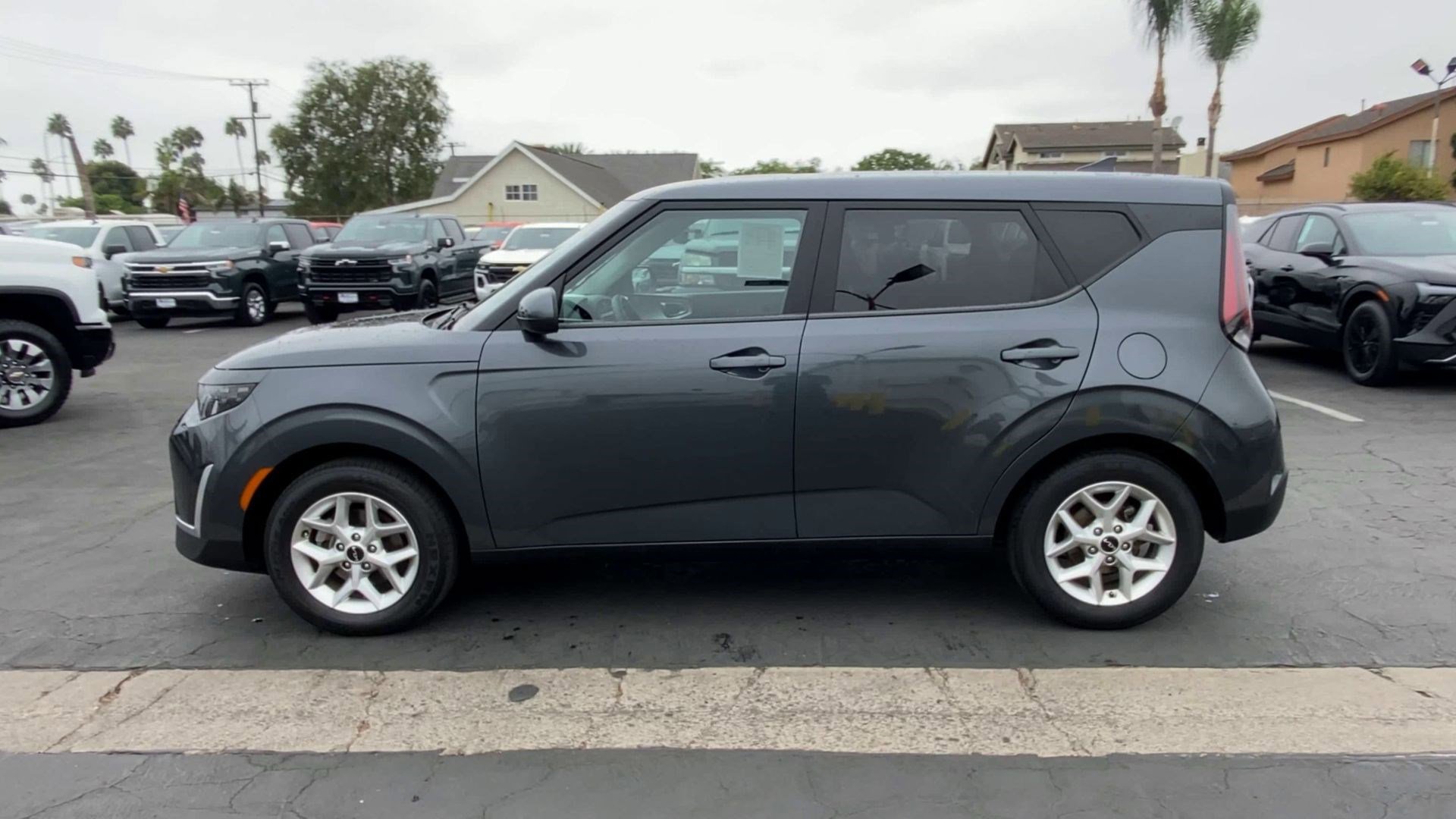 2023 Kia Soul LX photo 2