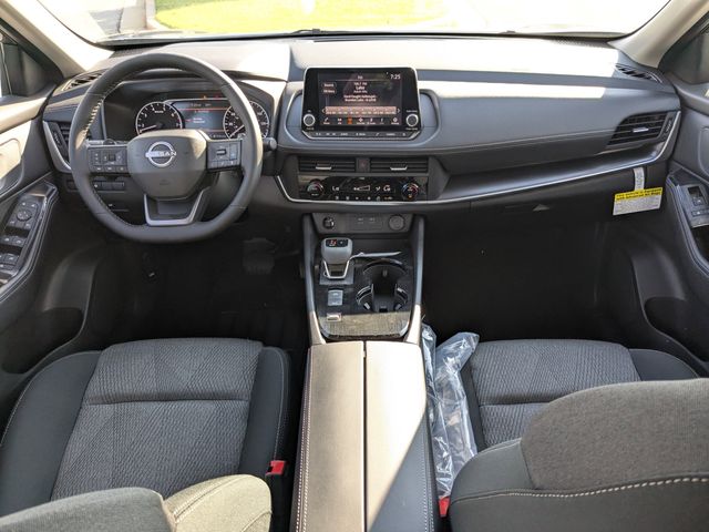 2026 Nissan Rogue SV photo 10