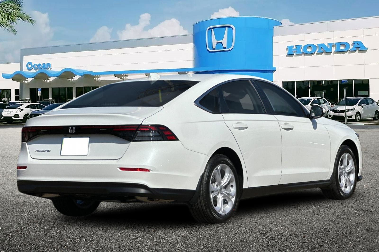 2025 Honda Accord LX photo 4