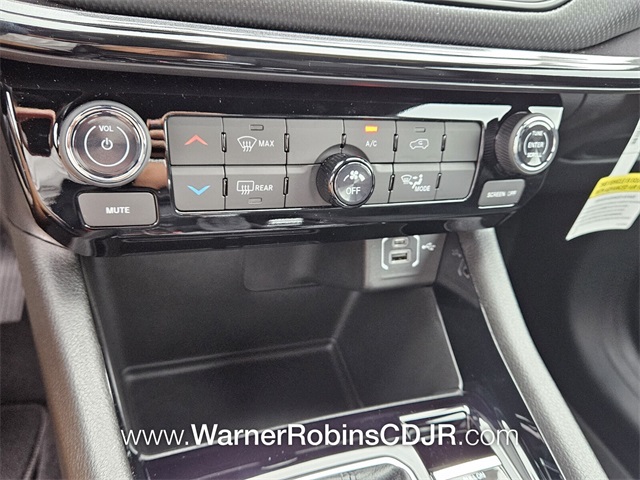 2026 Jeep Compass Latitude Altitude photo 19