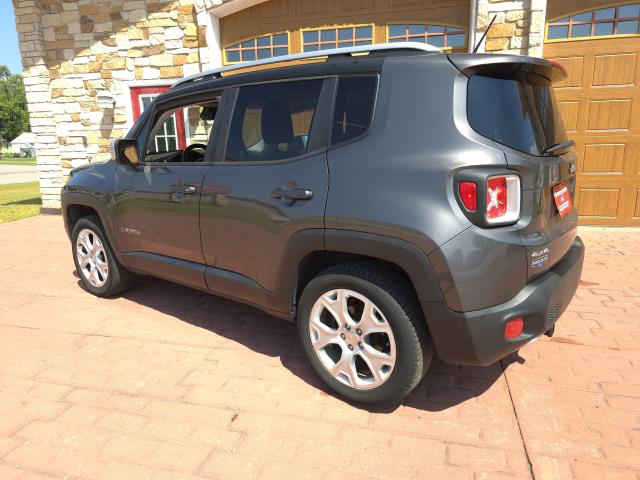 2016 Jeep Renegade Limited photo 5