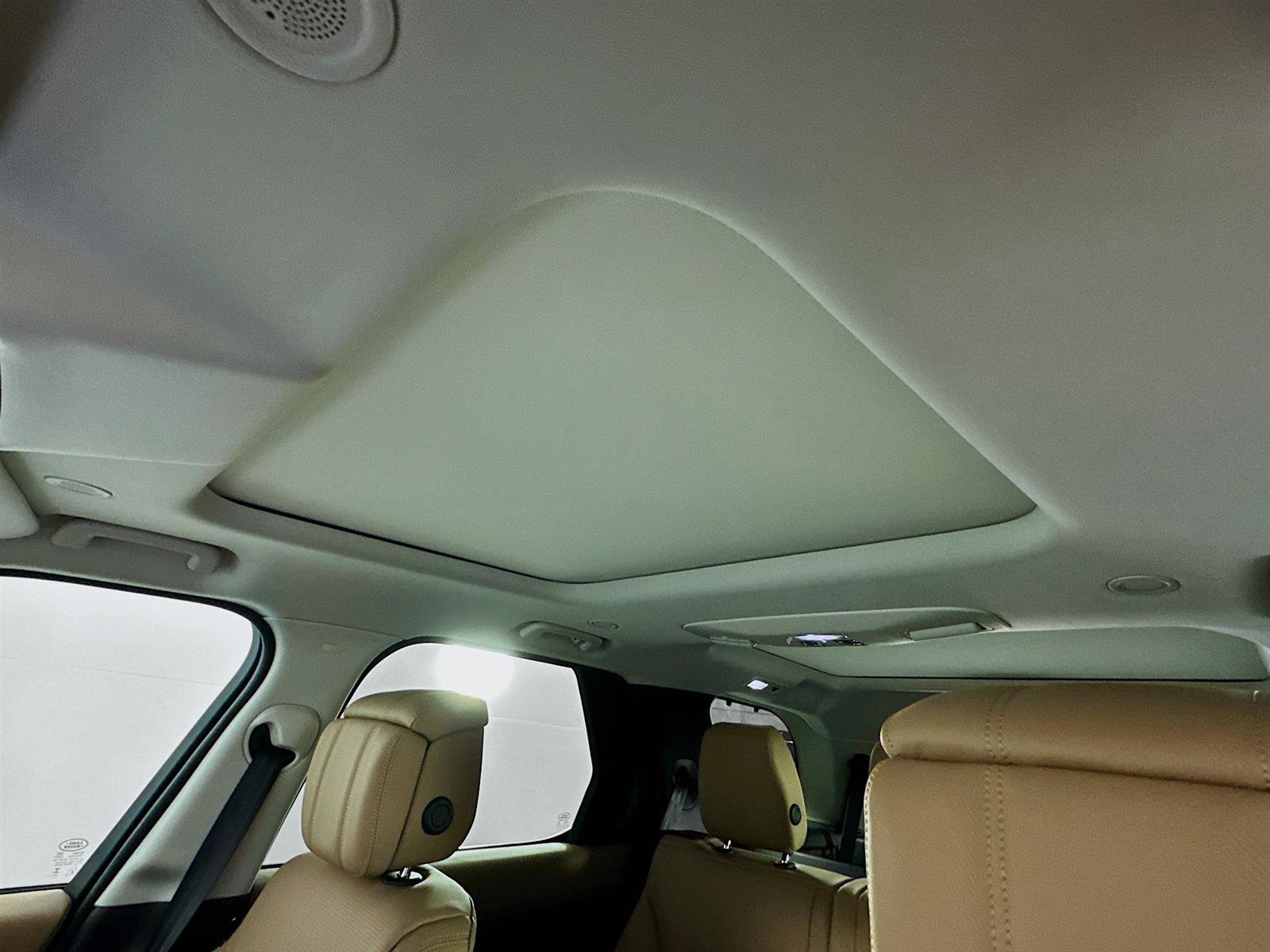 2025 Land Rover Discovery Metropolitan Edition photo 13