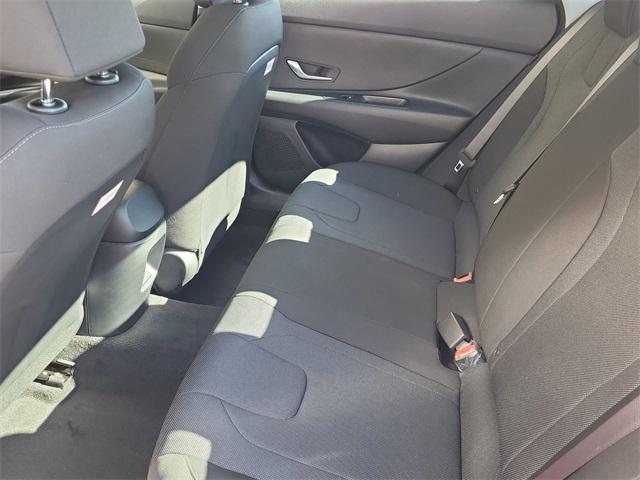 2025 Hyundai Elantra SE photo 12