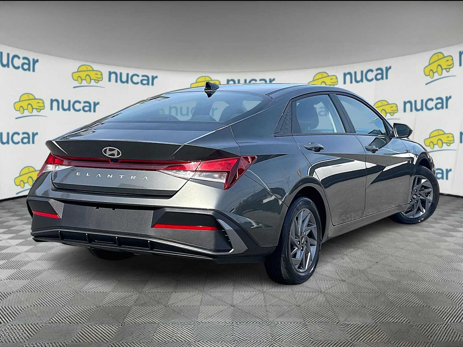 2024 Hyundai Elantra SEL photo 6