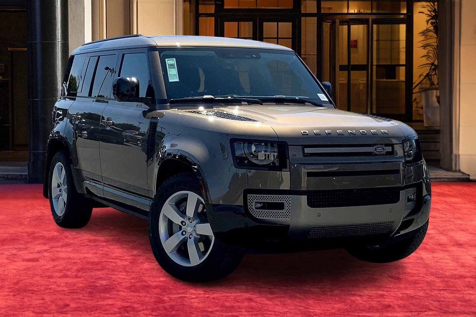 2025 Land Rover Defender 110 X-Dynamic SE photo 2