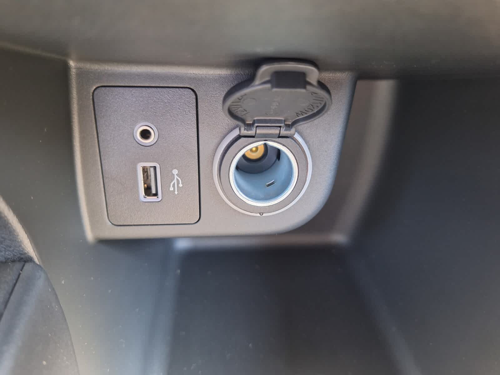 2025 Nissan Kicks Play S photo 17