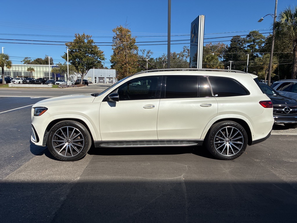 2024 Mercedes Benz GLS 450 4MATIC photo 3