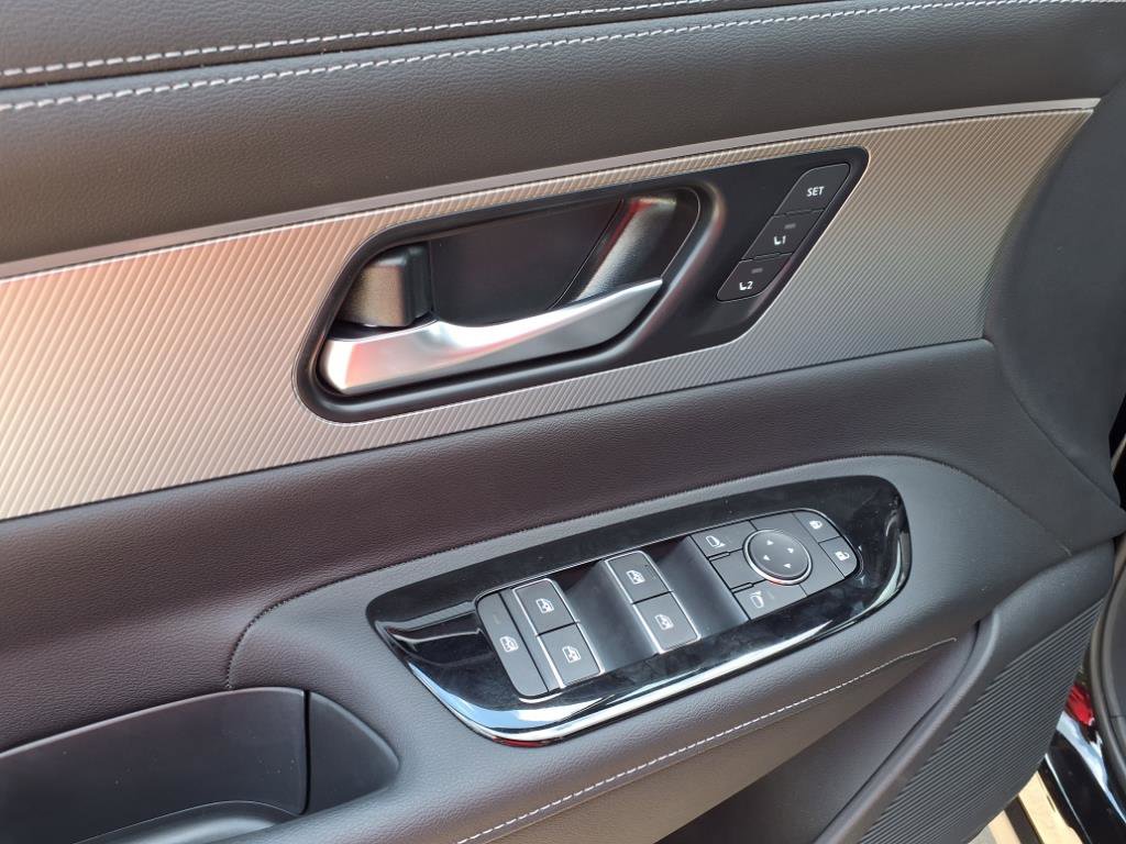 2025 Nissan Murano SL photo 11