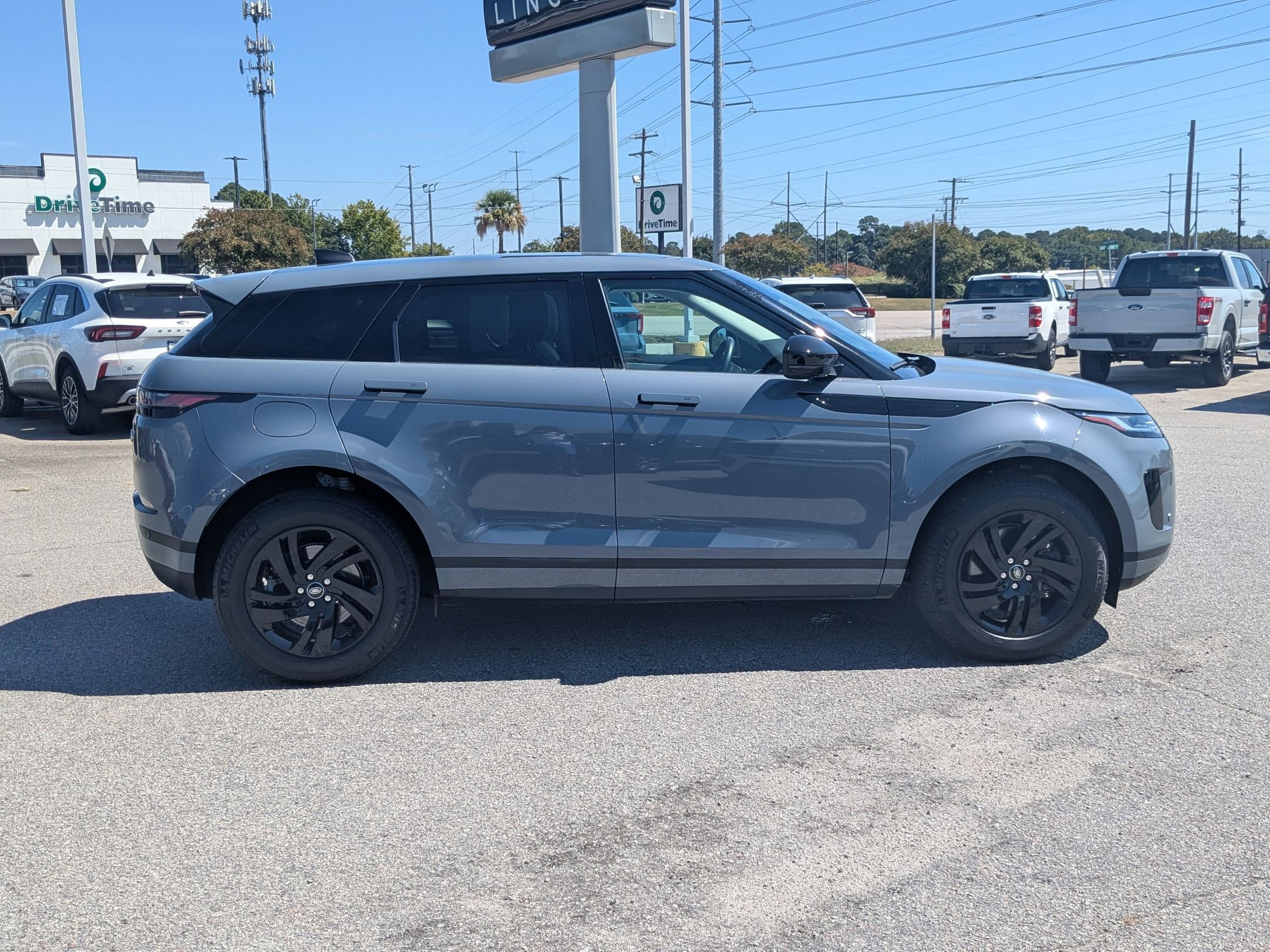 2023 Land Rover Range Rover Evoque S photo 2