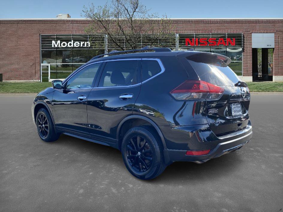 2018 Nissan Rogue SV photo 2