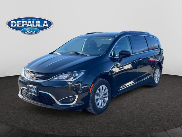 2019 Chrysler Pacifica Touring L's photo