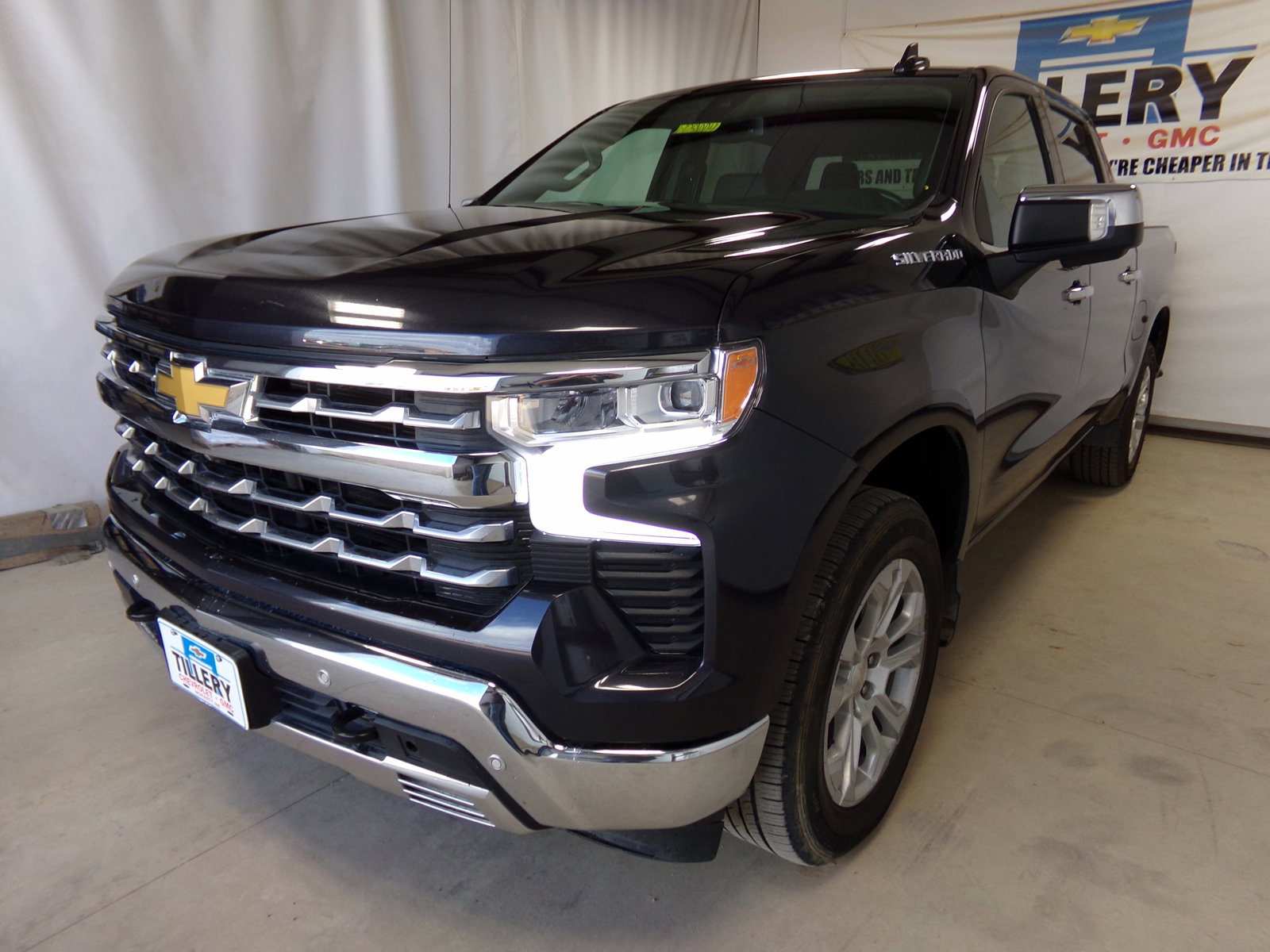 2023 Chevrolet Silverado 1500 LTZ photo 3