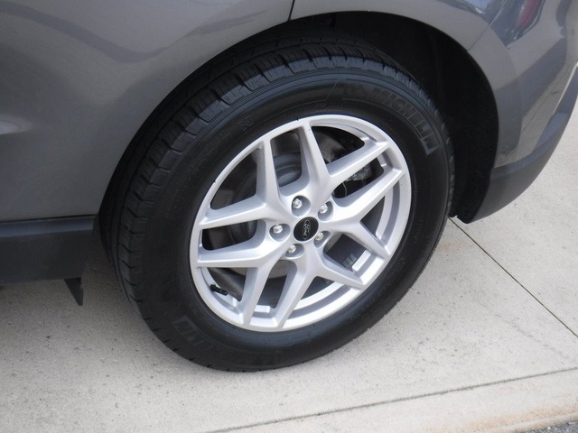 2024 Ford Edge SEL photo 3