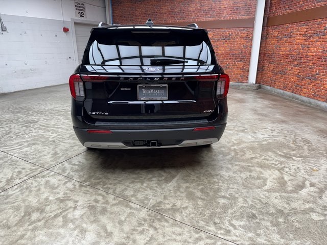 2025 Ford Explorer photo 4