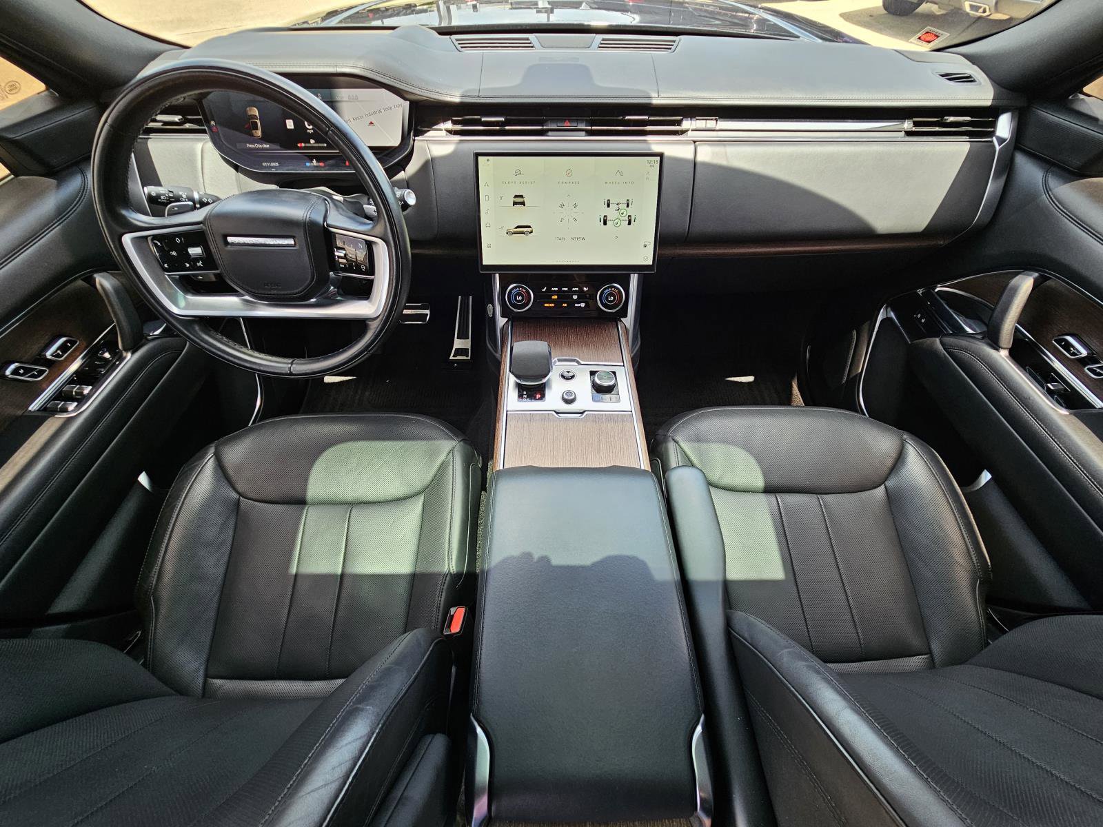 2023 Land Rover Range Rover SE photo 32