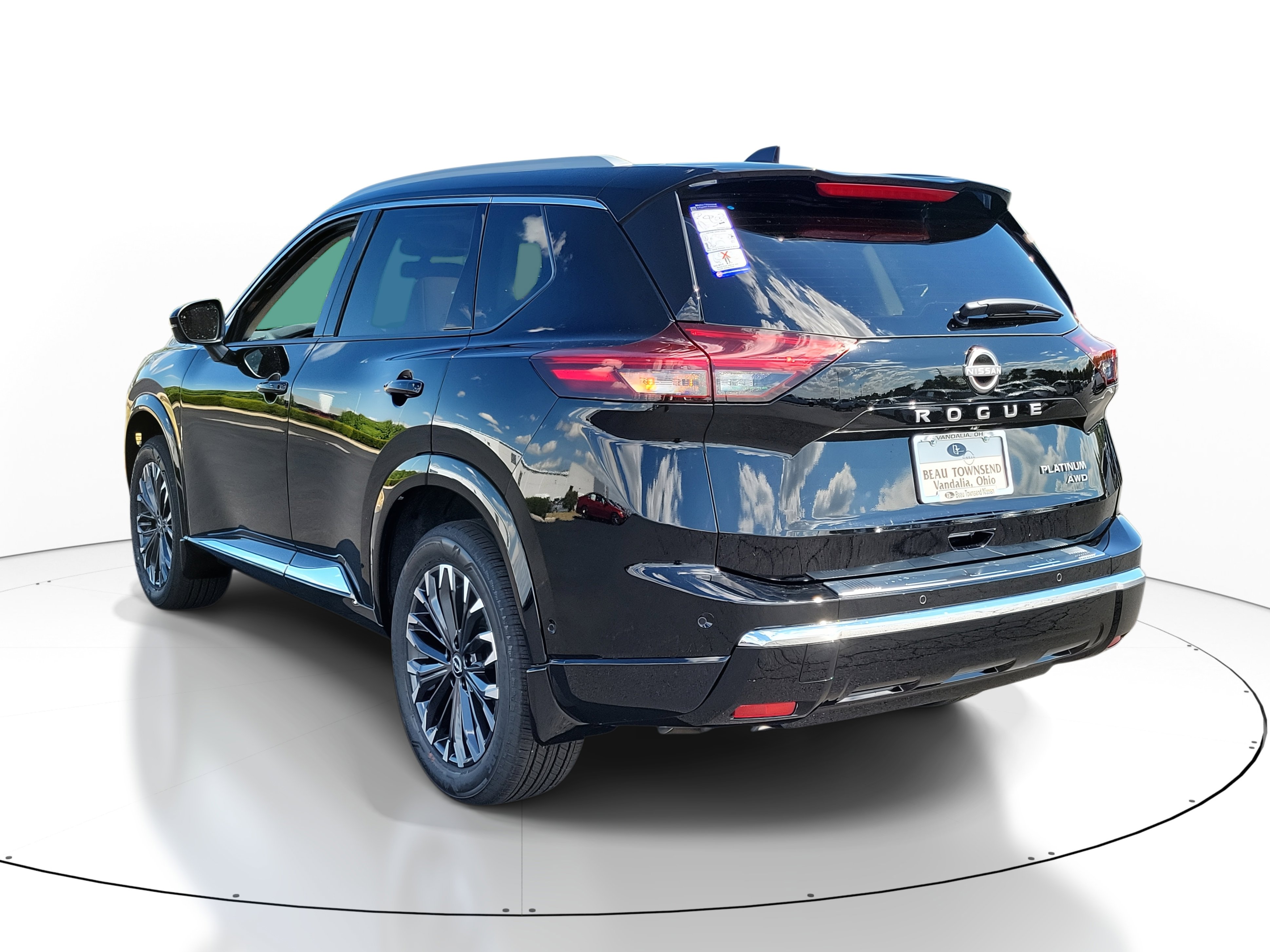 2026 Nissan Rogue Platinum photo 3