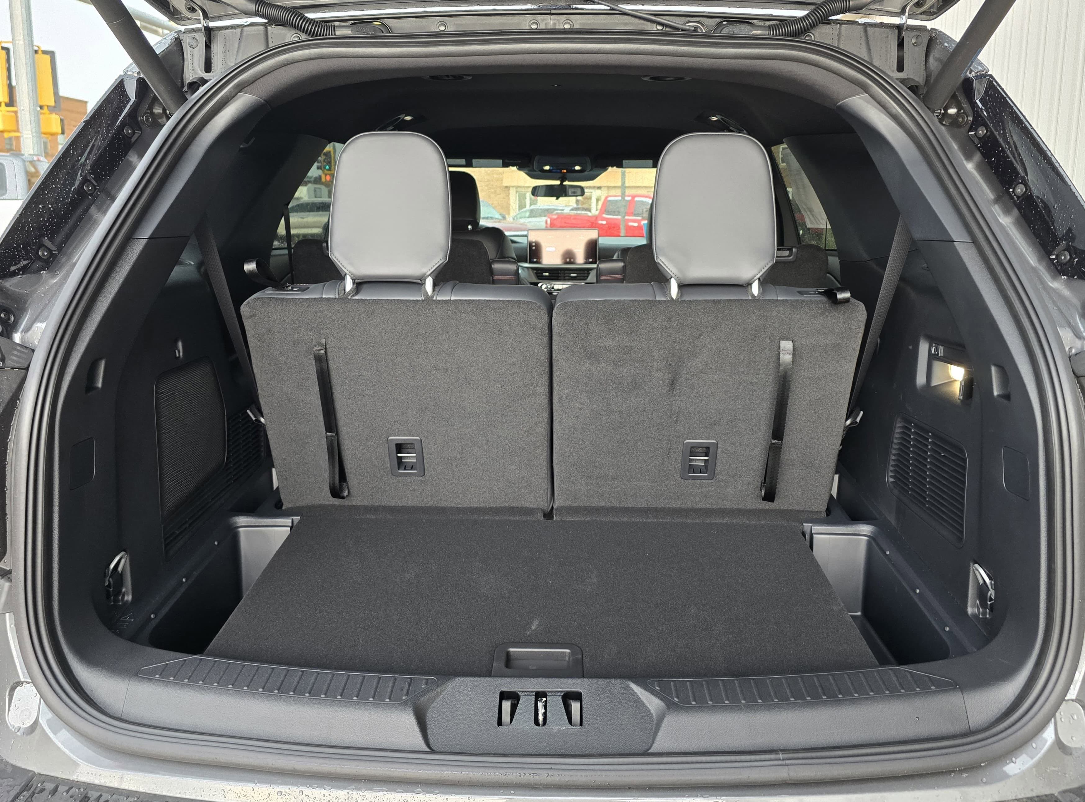 2025 Ford Explorer ST-Line photo 14