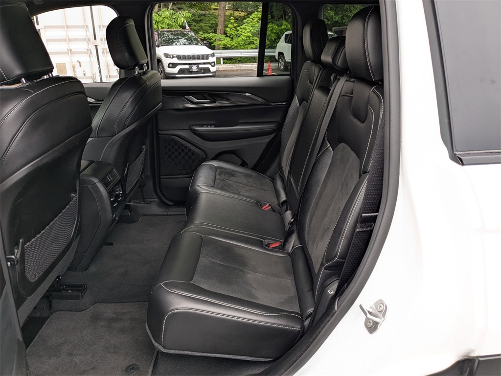 2023 Jeep Grand Cherokee Altitude photo 17