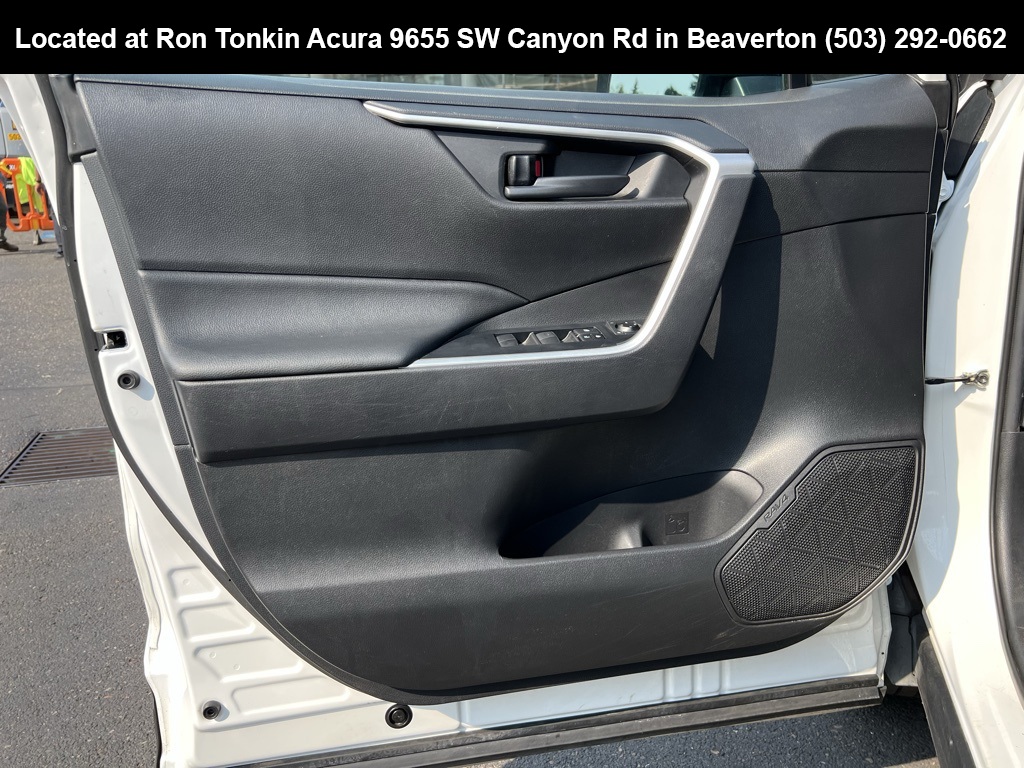 2021 Toyota RAV4 Hybrid LE photo 3