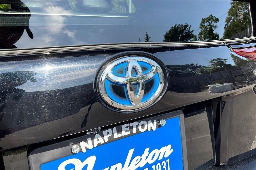 2021 Toyota Prius XLE AWD-e photo 8
