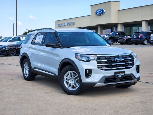2025 Ford Explorer photo 2