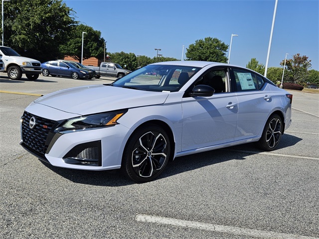 2025 Nissan Altima 2.5 SR photo 3