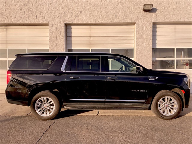 2024 GMC Yukon XL SLT's photo