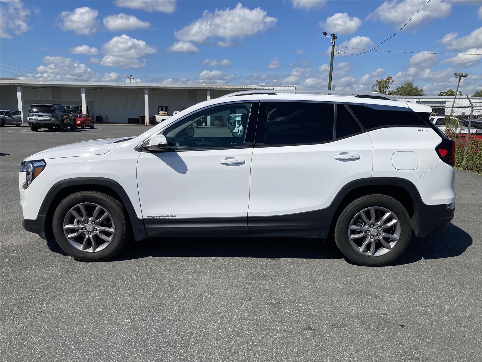 2024 Gmc Terrain SLT photo 2