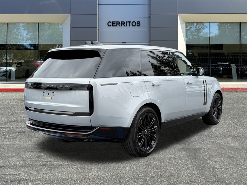 2025 Land Rover Range Rover SE photo 2