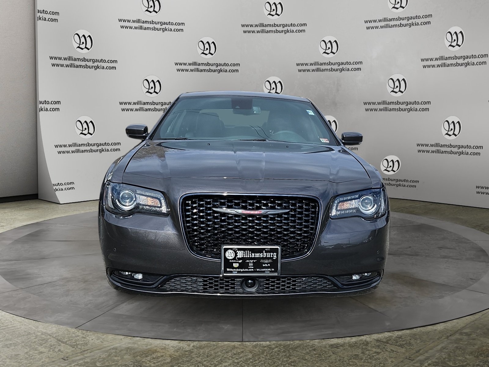 2023 Chrysler 300 S photo 8