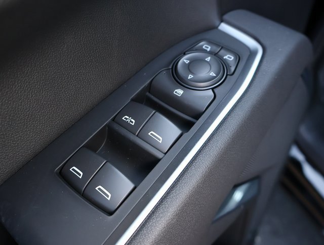 2025 Chevrolet Silverado 1500 LT photo 2