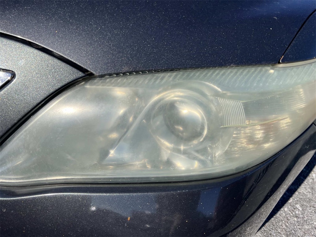 2010 Toyota Camry LE photo 2