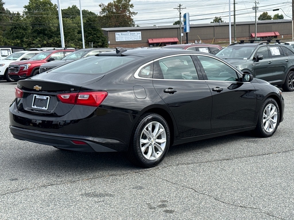 2024 Chevrolet Malibu 1LT photo 2