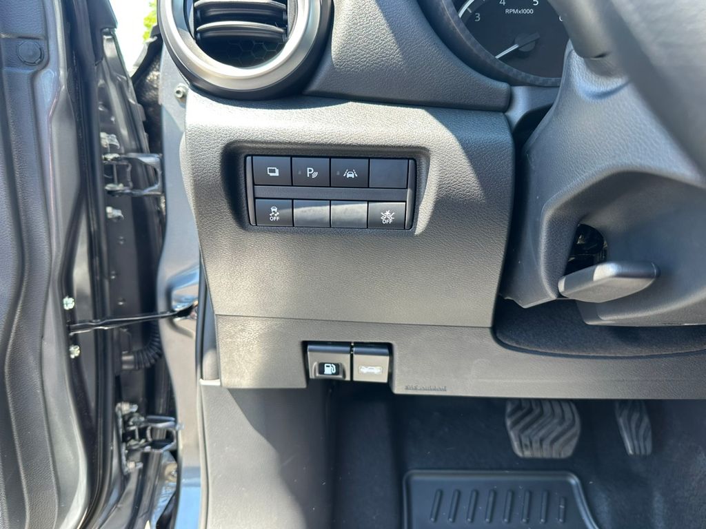 2025 Nissan Versa 1.6 S photo 14