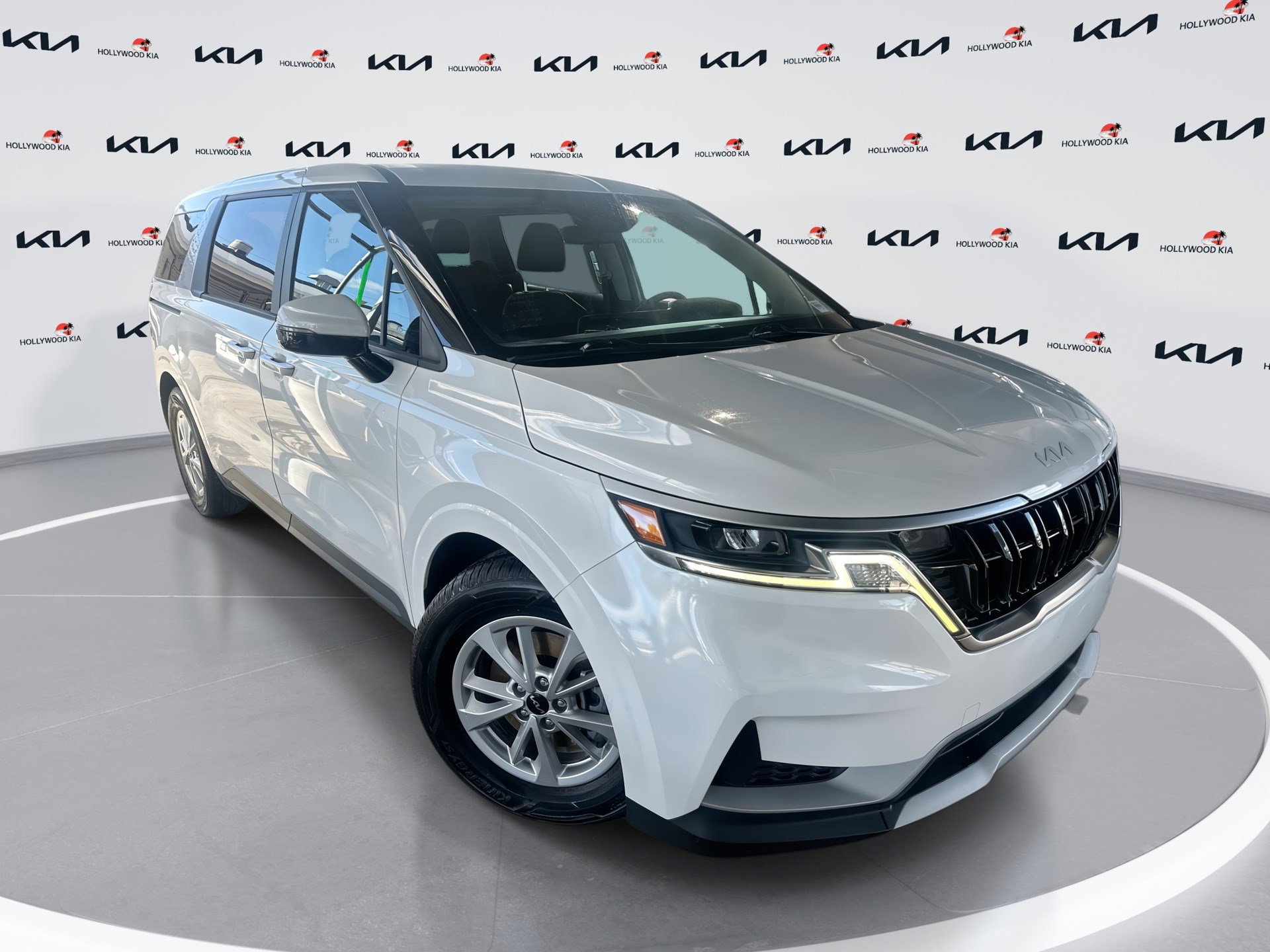 2023 Kia Carnival LX Seat Pkg's photo