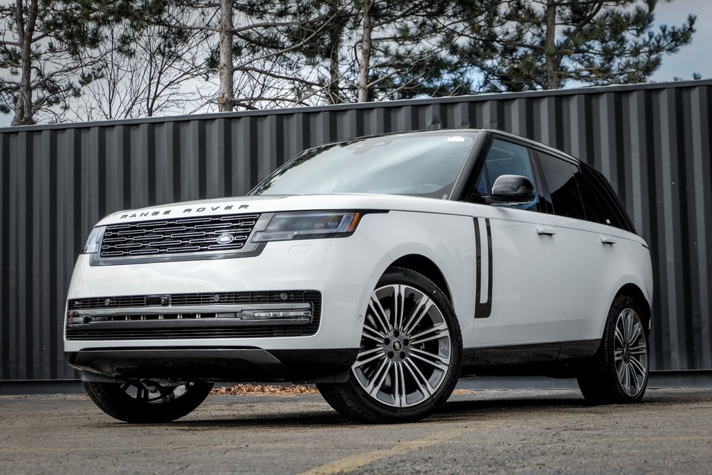 2025 Land Rover Range Rover SE's photo