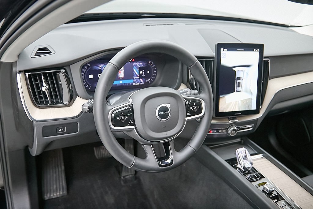 2026 VOLVO XC60 - Image 12