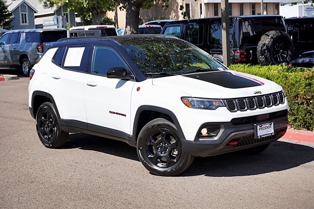 2023 Jeep Compass Trailhawk photo 2