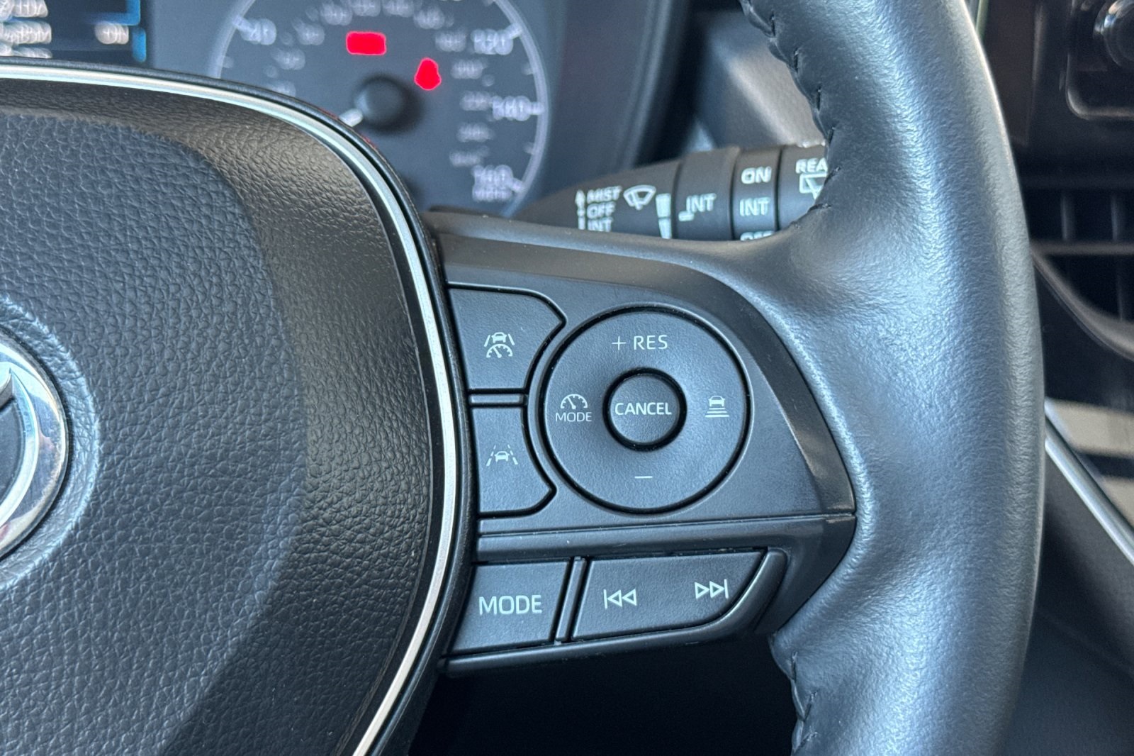 2024 Toyota Corolla Cross Hybrid SE photo 28