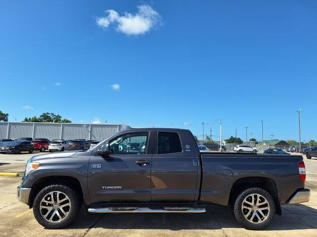 2017 Toyota Tundra SR5 photo 2