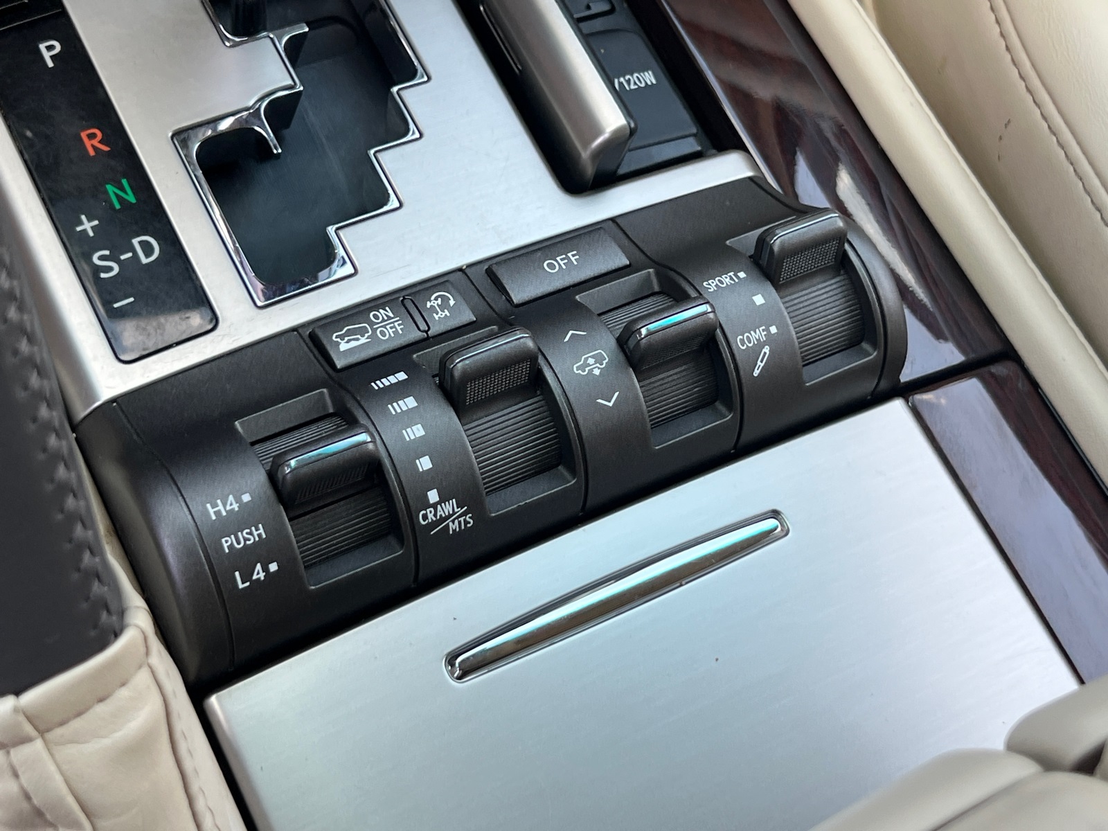 2014 Lexus LX 570 photo 34