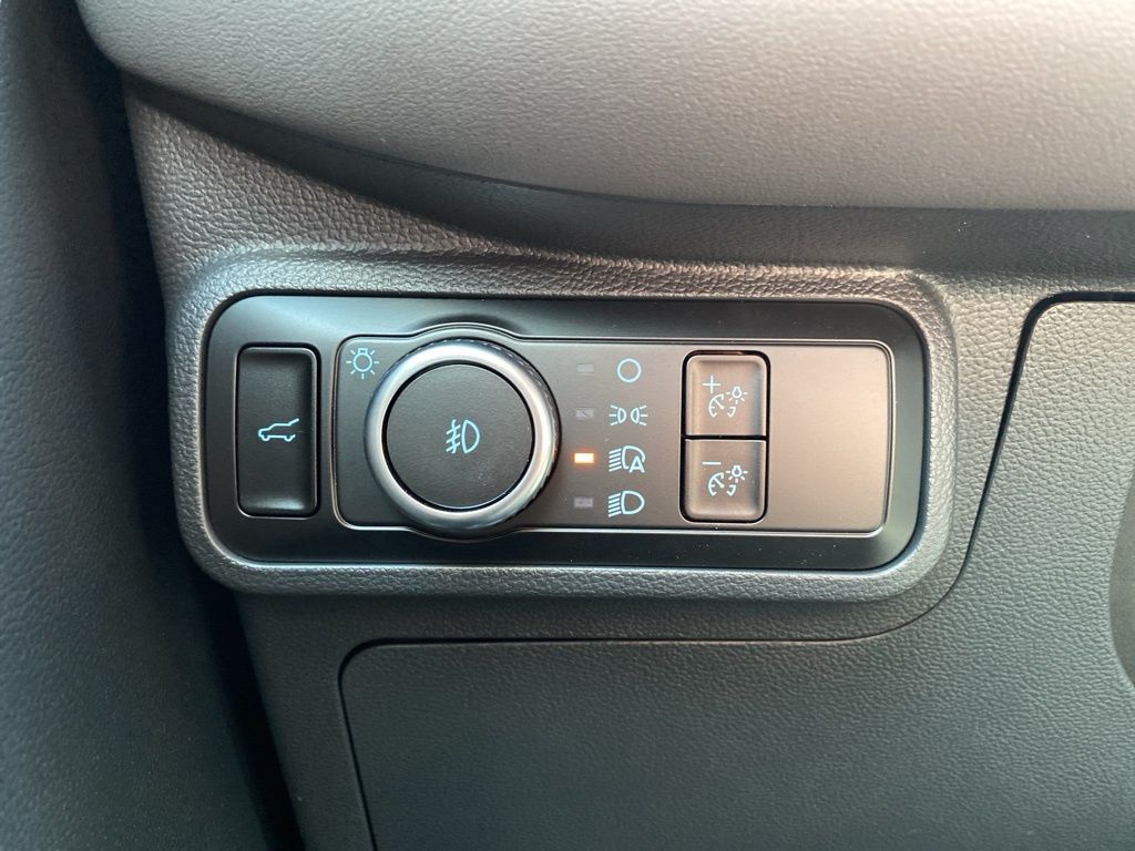 2025 Ford Explorer photo 13