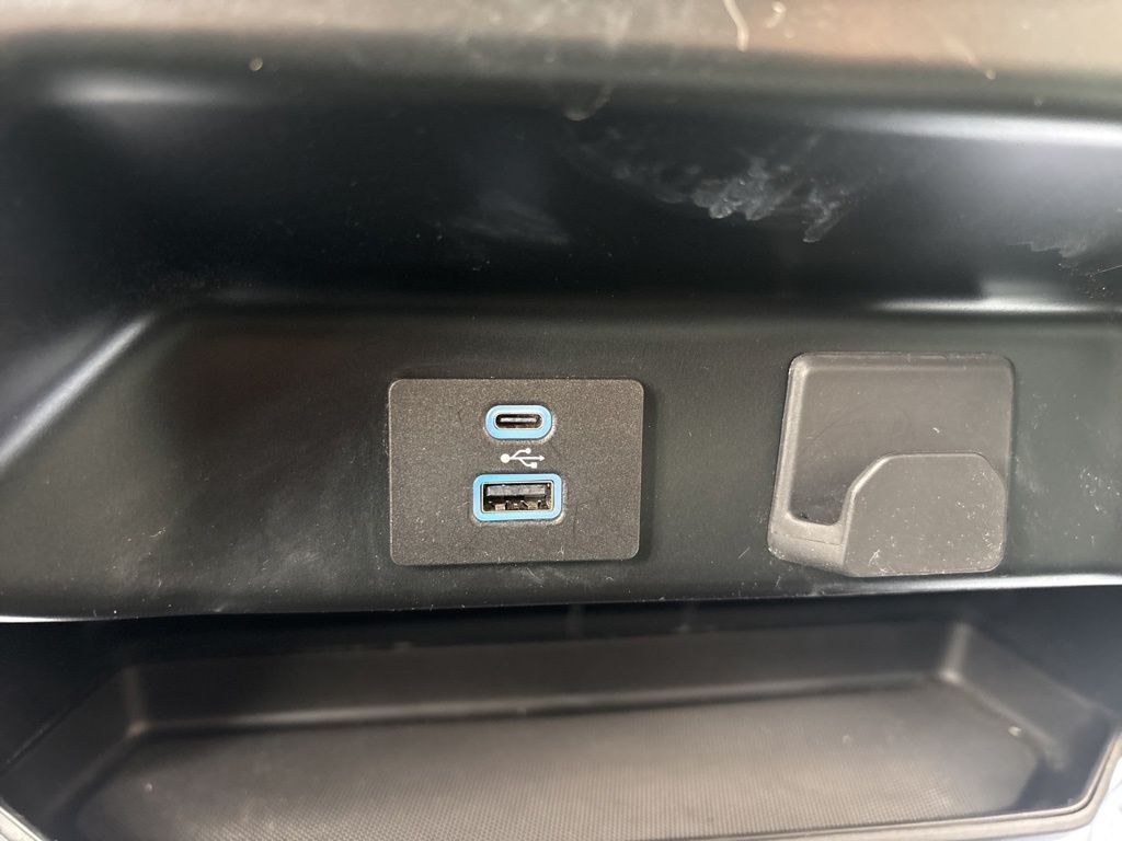 Used 2022 Black Ford XLT image 31